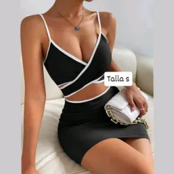 Vestido cruzado con abertura delantera 