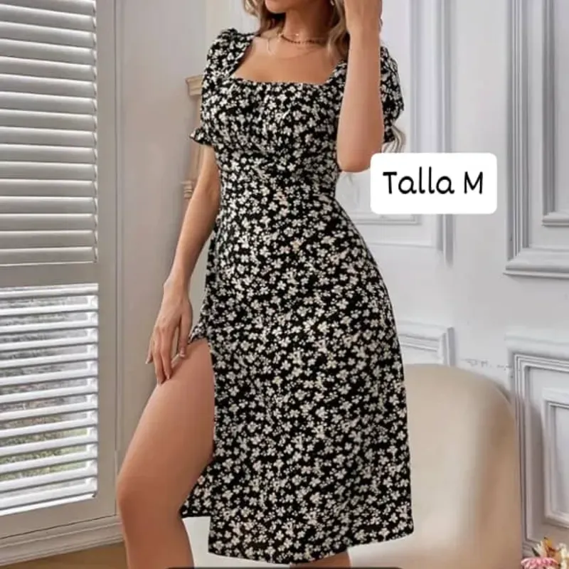 Vestido de manga corta con abertura lateral 