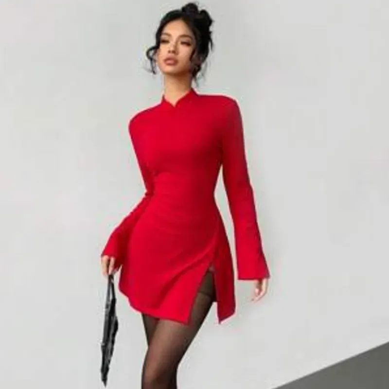 Vestido de mangas anchas y cuello japonés 