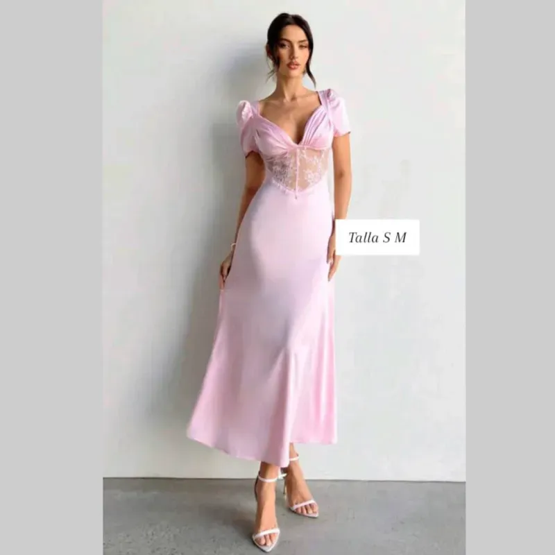 Vestido de mangas cortas y encaje 