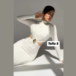 Vestido de mangas largas con aberturas en la cintura y detalle dorado 