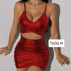 Vestido de tirantes con abertura en el abdomen 