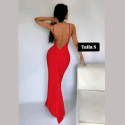 Vestido de tirantes con abertura en la espalda 