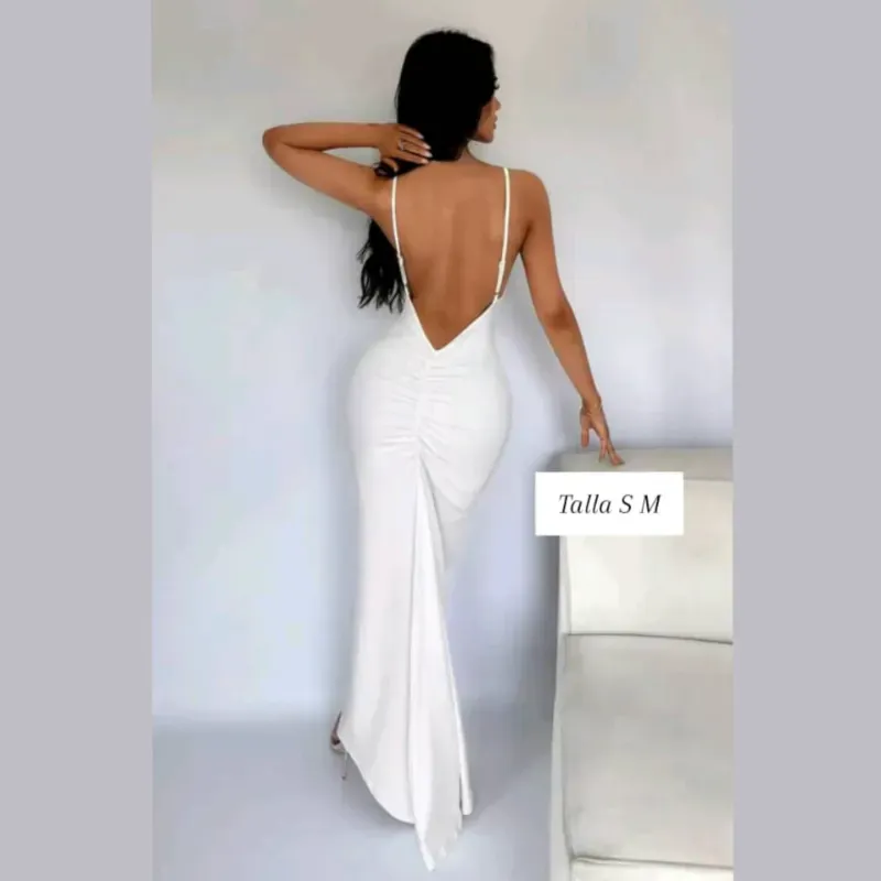 Vestido de tirantes con abertura y fruncido en la espalda 