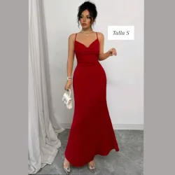 Vestido de tirantes con escote pronunciado 