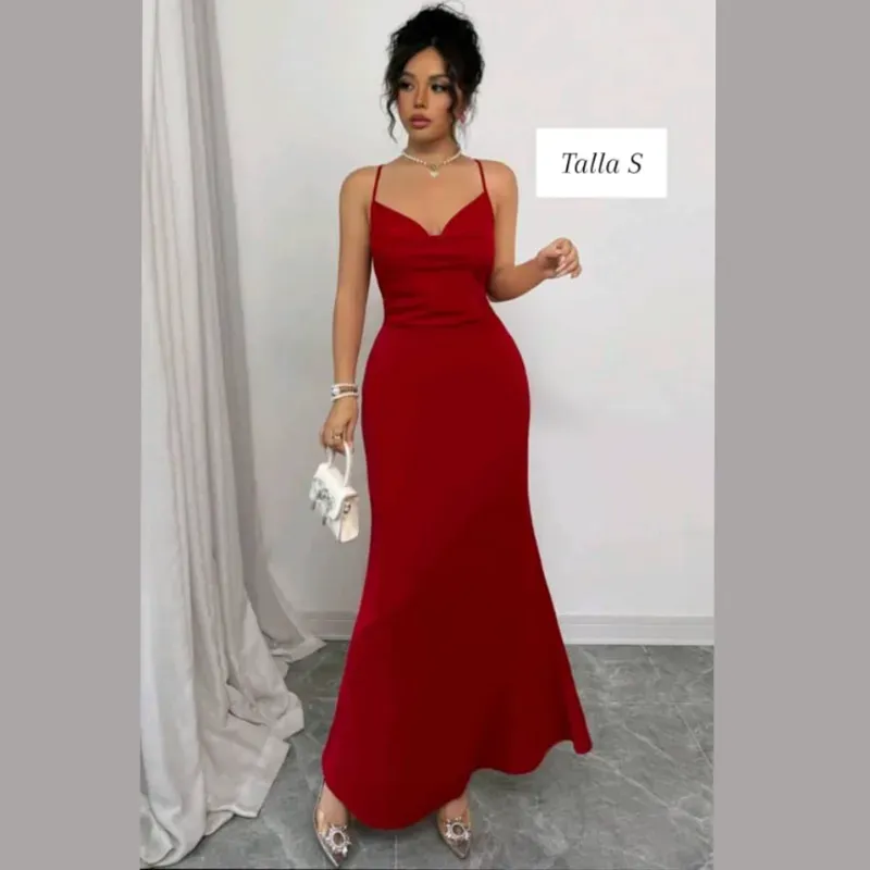 Vestido de tirantes con escote pronunciado 