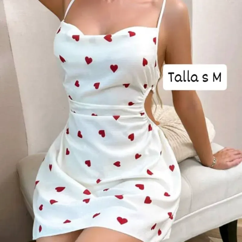Vestido de tirantes con estampado de corazones 