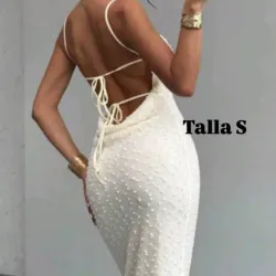 Vestido largo de tirantes con diseño de abertura en la espalda 