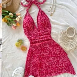 Vestido rosado de playa