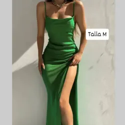 Vestido verde de tirantes con abertura lateral 