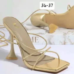 Zapatos con tacón de corazón 