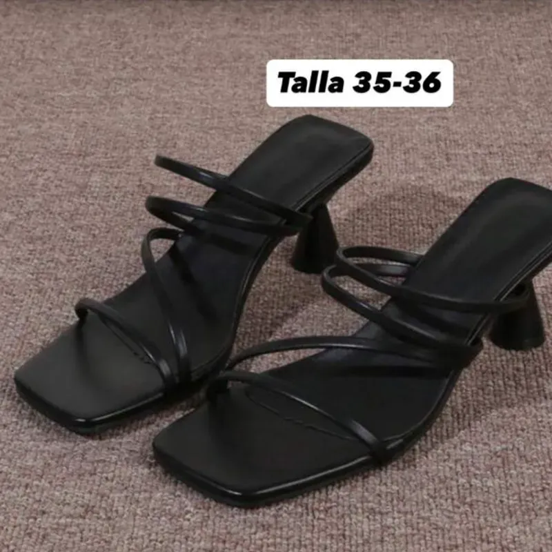 Zapatos de tacón bajo y punta cuadrada 