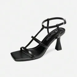 Zapatos de tacón negro elegante