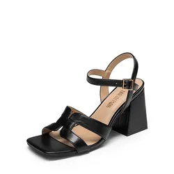 Zapatos de tacón negros elegantes