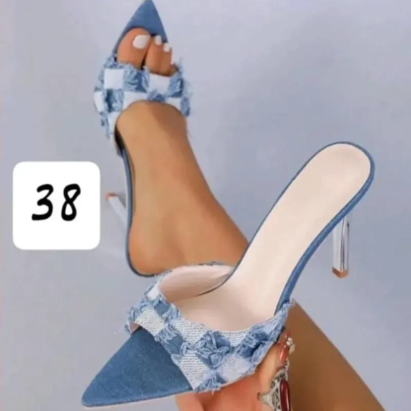 Zapatos de tacón puntifinos efecto mezclilla 