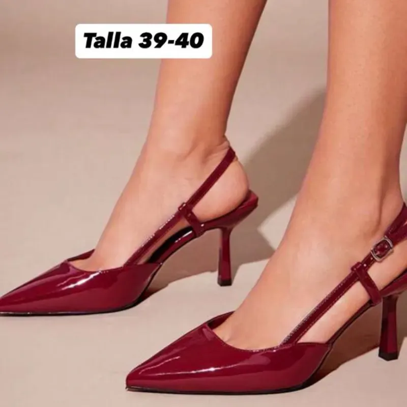 Zapatos de tacón puntifinos 