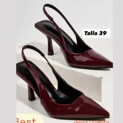 Zapatos de tacón puntifinos