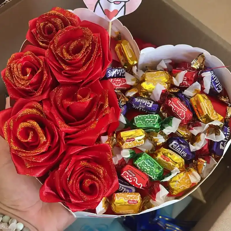 Caja de corazón  con flores eterna 