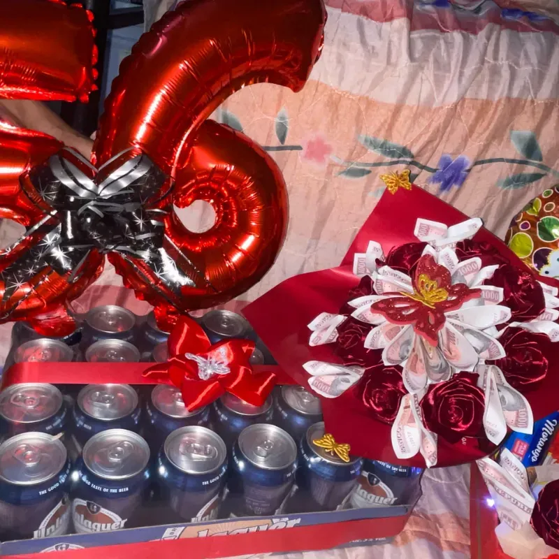 Combo caja regalo, caja cerveza y ramo fe flores