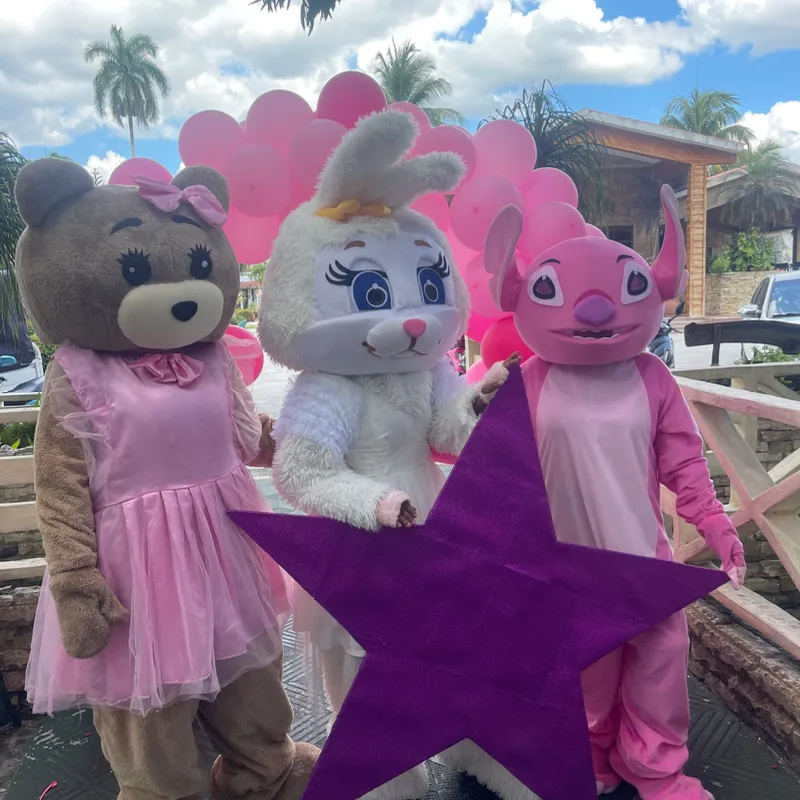 Entrega sorpresa con los tres muñecones