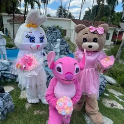 Entrega sorpresa con los tres muñecones