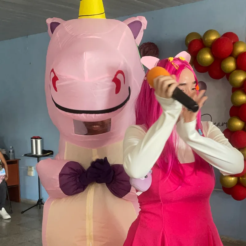 Entrega sorpresa con pinki y su unicornio