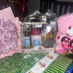 Set de perfumes para mujeres con peluches y Ramos de Rosas 