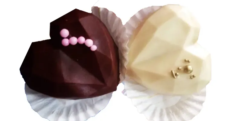 Pareja de Corazón diamante (7x7x3 cm) relleno de crema de leche condensada, galleta y crema de limón