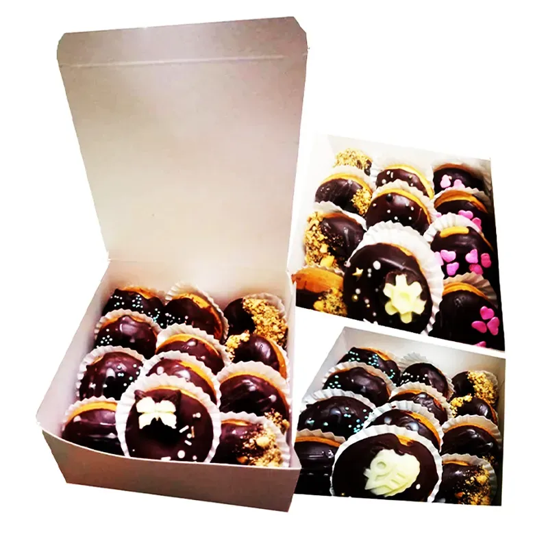 Super surtido de mini donas decoradas con bombón