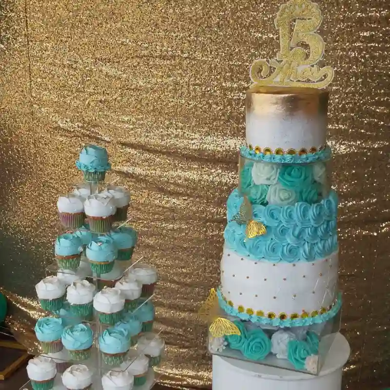 Tres pisos de mantequilla con dos soportes de acrílico y luces