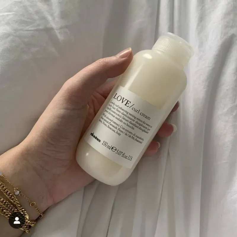 Crema de peinar Davines de definición de rizos 
