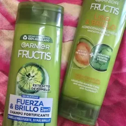 Juego de shampoo y acondicionador Garnier fuerza y brillo