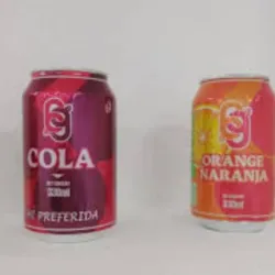 Cajas de refresco de naranja y cola 