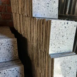 Baldosas de granito pulido. Blancas con negro 