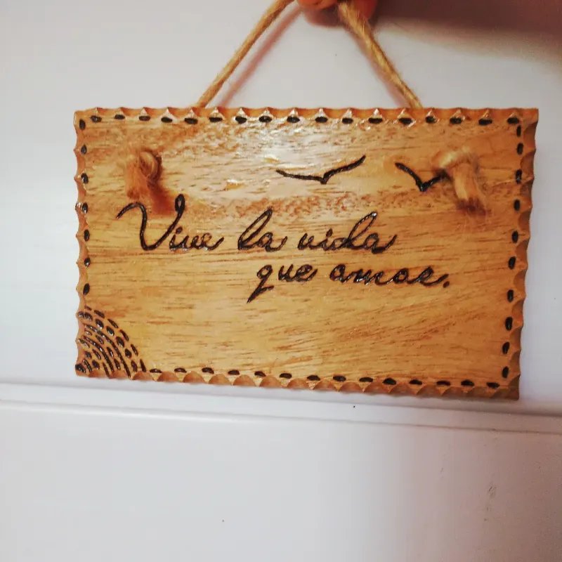 Carteles de madera.