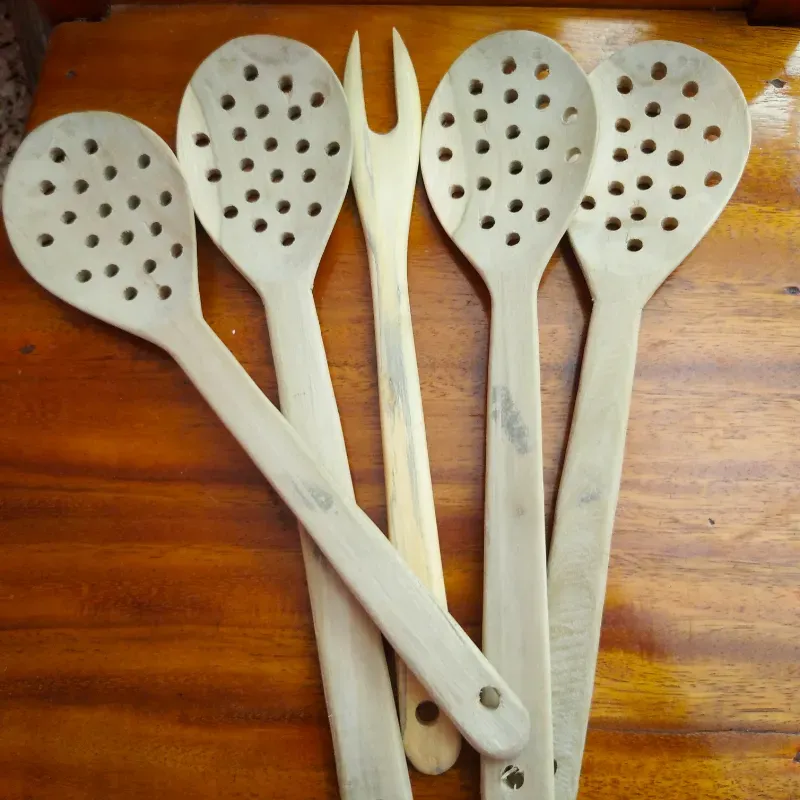 Utensilios de madera .