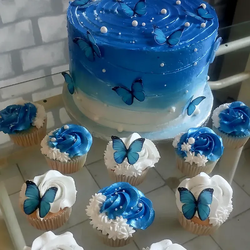 22 cm matizado azul, con 10 cupcakes