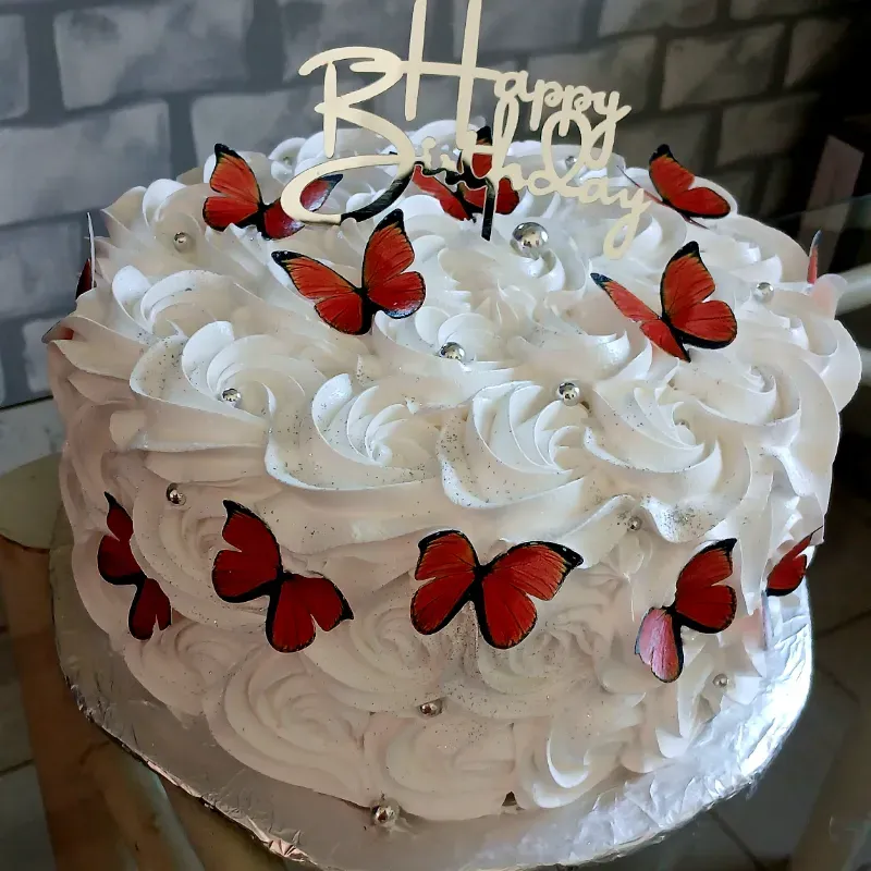 Cake 22 cm con mariposas comestibles 