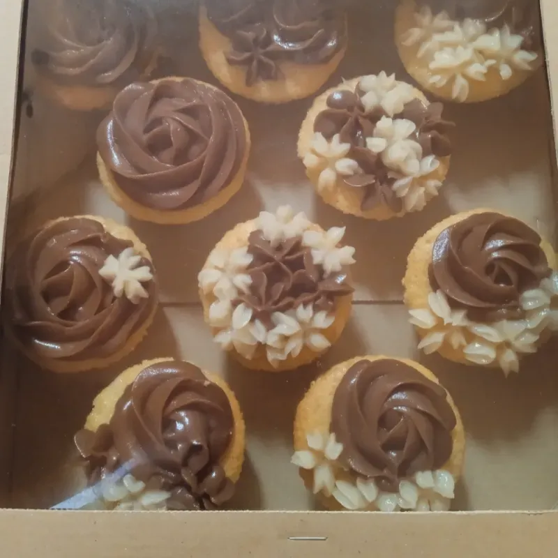 Caja grande de cupcakes rellenos