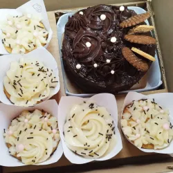 Pastelito coreano plus con cupcakes 