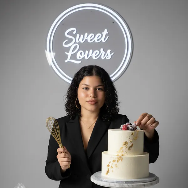 🎂 Endulzamos tus momentos especiales con un toque moderno y elegante.
Ofrecemos:
•	Panetelas decoradas a tu gusto
•	Marquesitas, donas y cupcakes crocantes y frescos
•	Combos de cumpleaños listos para celebrar
•	Dulces tradicionales y creativos, preparados con amor y calidad
💡 Personalizamos cada pedido para que sea único, porque cada celebración merece algo especial.
✨ Endulza tu día con nosotros ✨
➡️Aceptamos pagos en cup (efectivo) y via zelle
➡️Contamos con domicilio en Puerto Padre y alrededores