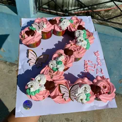 Cupcakes formando el “2”