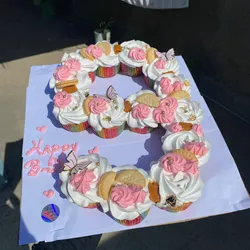 Cupcakes formando el “9”