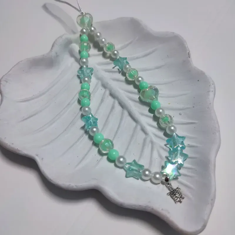 Colgante de teléfono con dije