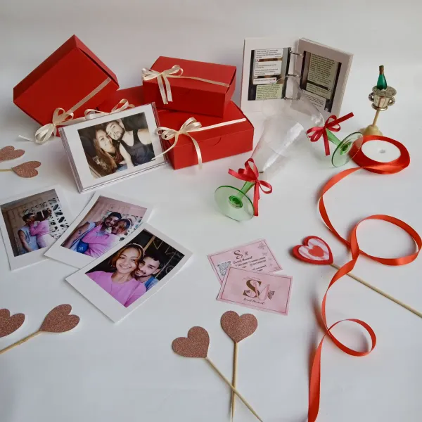 Sweet Moment: Más que una tienda de regalos, un espacio donde la personalización y la emoción se unen para crear momentos únicos. Cada regalo es una expresión de amor, amistad o celebración, cuidadosamente elaborado para que refleje la esencia de quien lo recibe.