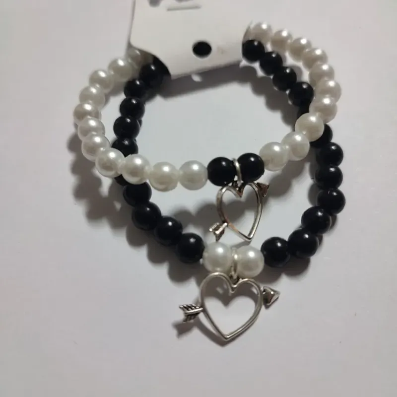 Pareja de pulceras de pelas con dije