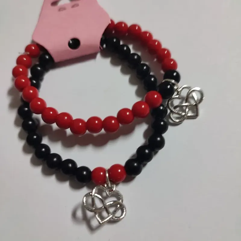 Pareja de pulceras de pelas con dije