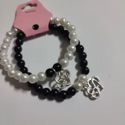 Pareja de pulceras de pelas con dije