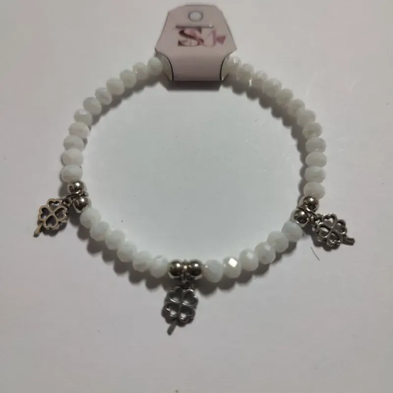 Pulcera de shawrosky y dijes de trébol de 4 hojas