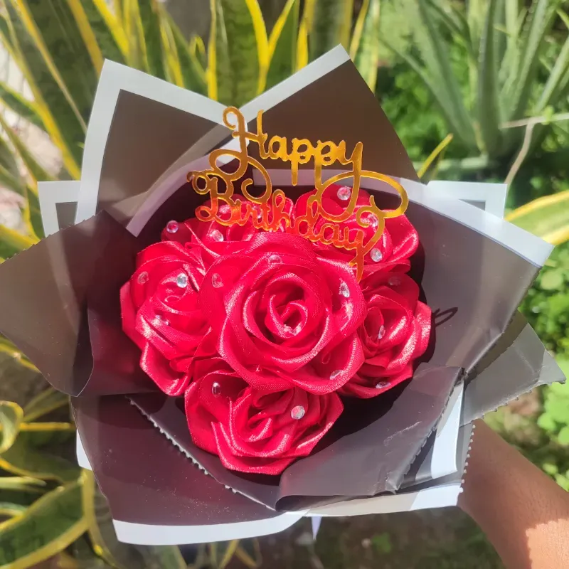 Ramo de 6 rosas eternas